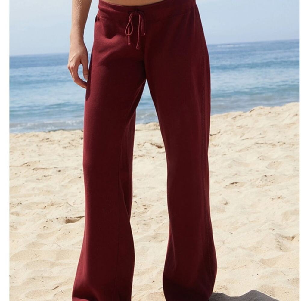 Brandy Melville John Galt Burgundy Hilary Soft Flare
Yoga Pants one size